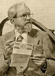 hynek02.jpg (15987 byte)